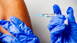 Побочные эффекты вакцины против COVID-19: от чего зависят их проявления, говорит ли отсутствие побочных эффектов о неработоспособности вакцины?