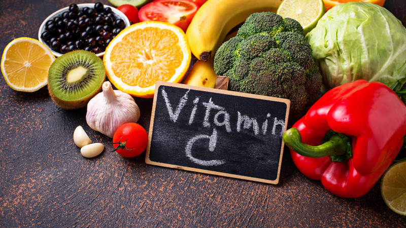 Коронавирус: пришло время опровергнуть утверждения о том, что витамин С может вылечить его